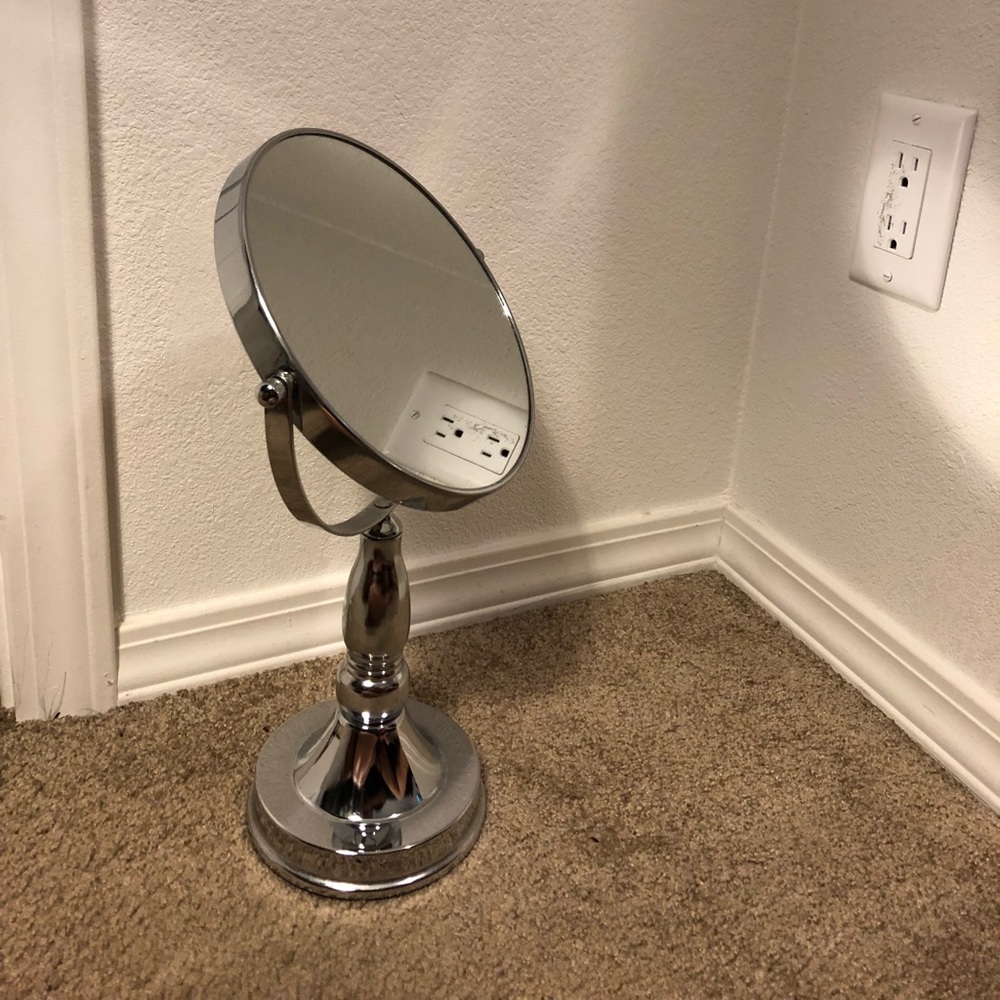 Vanity mirror